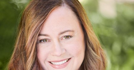 INTERVIU | Shelby Van Pelt, scriitoare: Este nevoie de curaj pentru a transpune ani de munca intr-o carte