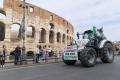 Protestele fermierilor italieni la Roma. Manifestantii au intrat in capitala cu peste 1.000 de tractoare si au devenit <span style='background:#EDF514'>ATRACTIA</span> principala pentru turisti