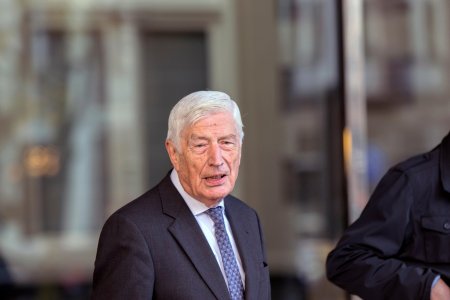 Un fost premier olandez a murit mana in mana cu sotia sa, alaturi de care a trait 70 de ani, printr-o dubla eutanasiere