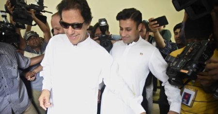Independentii sustinuti de fostul premier Imran Khan au obtinut cele mai multe locuri in parlamentul pakistanez