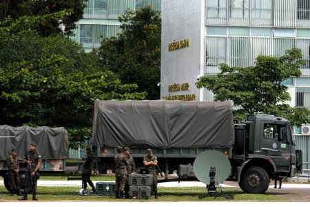 <span style='background:#EDF514'>COLONEL</span> al armatei braziliene arestat in cadrul unei anchete privind o lovitura de stat