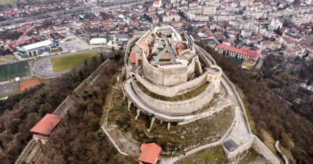 Cum arata o mare cetate medievala din Romania, dupa zece ani de lucrari costisitoare. A ajuns de nerecunoscut VIDEO