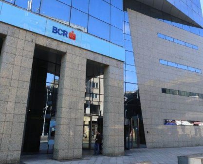BCR lanseaza primul card de credit pentru microintreprinderi, disponibil 100% online