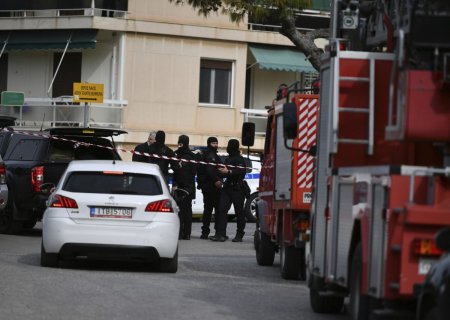 Atac armat la sediul unei companii de langa Atena. Patru persoane, printre care si atacatorul, au murit