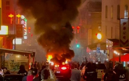 Un taxi autonom Waymo al Google a fost vandalizat si incendiat in San Francisco | VIDEO