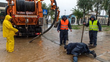 Alerta hidrologica! E <span style='background:#EDF514'>COD PORTOCALIU</span> de inundatii in Romania. Zonele vizate