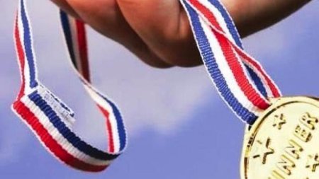 Medaliatii la <span style='background:#EDF514'>CONCURSURI</span>le recunoscute de Ministerul Educatiei pot intra la liceu fara admitere