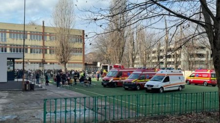 Un liceu din Capitala a fost evacuat! Mai multi elevi au ajuns la spital dupa ce s-au intoxicat cu spray lacrimogen