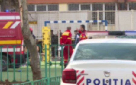O bataie a avut loc la Liceul Dimitrie Leonida din Bucuresti inainte ca un elev sa foloseasca spray-ul lacrimogen