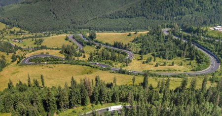 Drumul din Romania care rivalizeaza <span style='background:#EDF514'>TRANSFAGARA</span>sanul. Se afla in topul celor mai spectaculoase sosele din tara