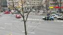 Agent de politie de la <span style='background:#EDF514'>BRIGADA</span> Rutiera din Bucuresti, acrosat de o masina, in timp ce fluidiza traficul