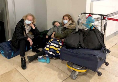 O familie din Oradea a castigat despagubiri de 40.000 de euro de la Wizz Air. A fost un cosmar. Am dormit pe jos, cu un copil de nici 3 ani
