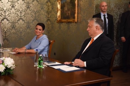 <span style='background:#EDF514'>PEDOFIL</span>ie si coruptie: criza politica din Ungaria expune decalajul dintre retorica si faptele guvernului. Va avea Viktor Orban de suferit?