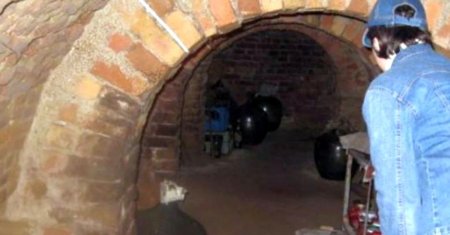 Misterul catacombelor de sub Bucuresti. Tunelurile secrete pe langa treci, fara sa stii, <span style='background:#EDF514'>ZI DE ZI</span>