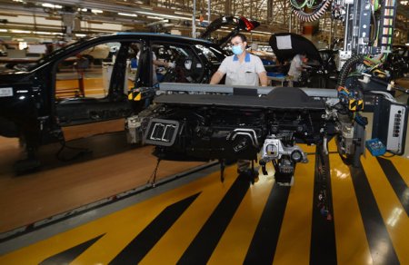 Noi probleme pentru Volkswagen in China. Producatorul auto se confrunta din nou cu acuzatii de munca fortata la fabrica din Xinjiang