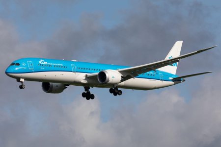 Cursa de 6 ore spre nicaieri: un avion Boeing 767 care efectua un zbor transatlantic cu 200 de pasageri s-a intors din drum dupa ce 8 din 9 toalete s-au stricat