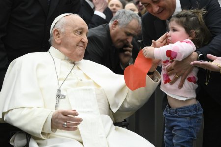 Papa Francisc le cere catolicilor sa renunte la retelele de socializare in timpul Postului Mare: Viata nu este o piesa de teatru” | VIDEO