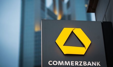 Germania isi va mari participatia la Commerzbank, surprinzand piata financiara si analistii