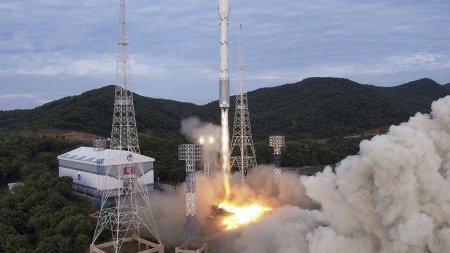 SpaceX lanseaza o racheta care transporta un modul lunar