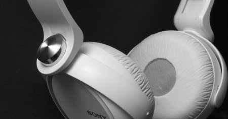 Comparativul detaliat al castilor Sony si Samsung: alegerea perfecta pentru experienta audio uluitoare