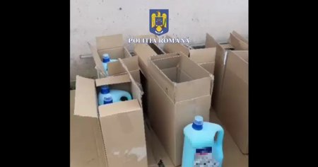 Detergent contrafacut, vandut online. Afacerea ilegala a unor soti, stricata de Politie VIDEO