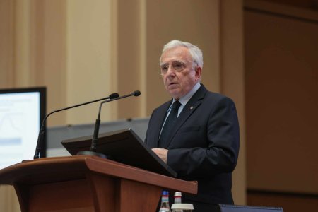 Mugur Isarescu, despre un nou mandat de guvernator BNR: Parlamentul hotaraste. Din cand in cand trebuie sa ma uit la buletin