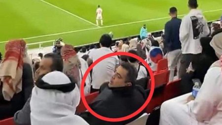 Abed Haniyeh, purtator de cuvant Hamas si fiul liderului organizatiei, fotografiat la Cupa Asiei la fotbal, in Qatar: Zeci de mii de morti in Gaza si el nu are nicio problema