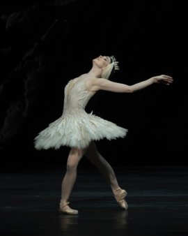 <span style='background:#EDF514'>STEAUA</span> baletului, Natalia Osipova, in premiera in Romania, la Gala de Balet Once Upon a Winter's Dream