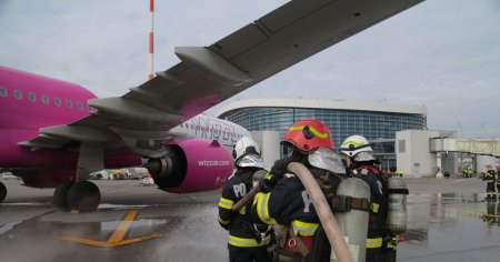 Pompierii militari au intervenit pentru stingerea unui avion pe <span style='background:#EDF514'>AEROPORTU</span>l Otopeni VIDEO