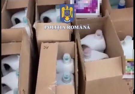 Un cuplu din Valcea vindea online detergent si sampon contrafacute. Politistii au descoperit o adevarata fabrica, in timpul perchezitiilor