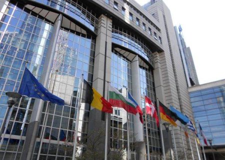 Proiect de rezolutie PE: Fondurile europene, alocate doar statelor membre care fac parte din Parchetul European