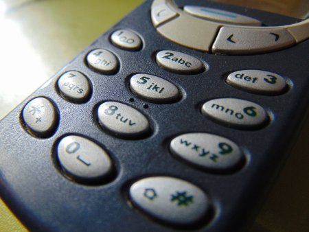 Telefonul vechi care se vinde in prezent cu zeci de mii de euro | Lista celor mai scumpi urmasi ai smarthpone-urilor