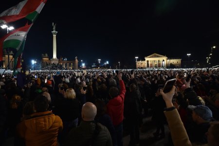 Protest de amploare impotriva guvernului Orban, dupa scandalul gratierii unui condamnat intr-un dosar de pedofilie