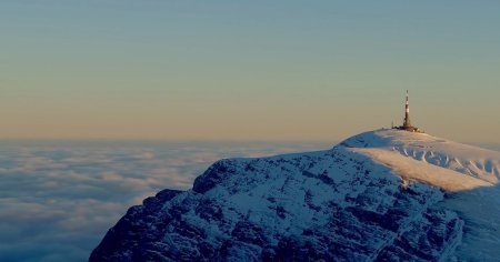 Imagini de vis cu Bucegii, surprinse din drona, in anotimpuri diferite. Ador acesti munti cu aura lor de mister! VIDEO