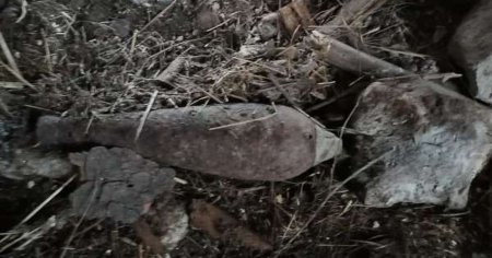 Bomba de aruncator din Al Doilea Razboi Mondial, gasita intr-un parau din Harghita