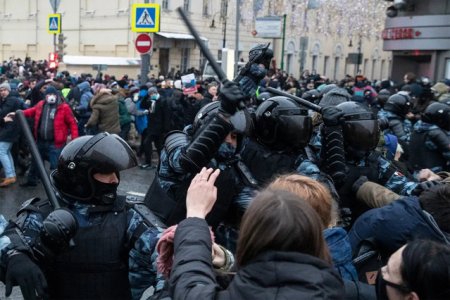 Peste 340 de persoane au fost arestate in Rusia la manifestarile de <span style='background:#EDF514'>COMEMORARE</span> a lui Navalnii