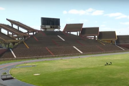 Originalitate risipita » Stadionul Mmabatho, o arena din Africa de Sud asa cum nu s-a mai vazut pe Pamant