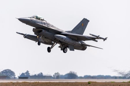 Inca 6 avioane F-16 olandeze vor sosi la Centrul European de Pregatire din Romania. Sunt destinate instruirii pilotilor ucraineni