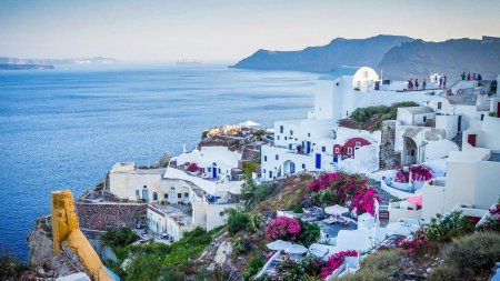 Grecia introduce taxa "c<span style='background:#EDF514'>LIMA</span>tica" pentru turisti, din 2024