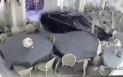 Accident spectaculos. Un turist din Baile Herculane a intrat cu masina prin vitrina unui restaurant