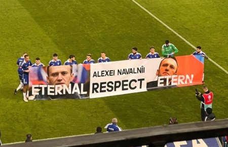 Meciul FCU Craiova - CFR Cluj a inceput cu un moment de reculegere in memoria lui Aleksei Navalnii. Adrian Mititelu: „Romani, bucurati-va de libertate”