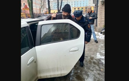 Un preot rus a fost arestat dupa ce a anuntat ca va tine o slujba de <span style='background:#EDF514'>COMEMORARE</span> pentru Aleksei Navalnii