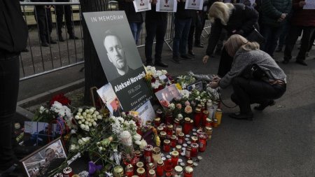 Trupul lui Aleksei Navalnii, pazit la <span style='background:#EDF514'>MORGA</span> de politisti, iar medicii au primit interzis pentru autopsie