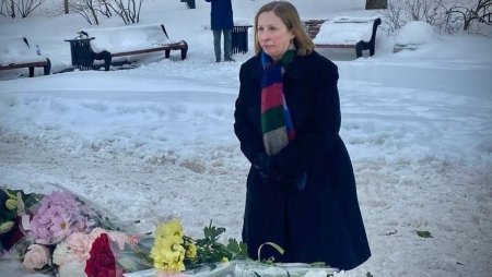 Ambasadoarea SUA la Moscova s-a recules la un memorial improvizat pentru disidentul rus Aleksei Navalnii: Un exemplu care inspira