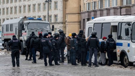 Peste 400 de persoane au fost retinute in Rusia la evenimentele in memoria lui Navalnii
