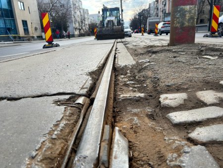 Cat costa lucrarile de modernizare a liniei tramvaiului 5. Nicusor Dan promite ca va moderniza toate <span style='background:#EDF514'>CAILE</span> de rulare din Bucuresti