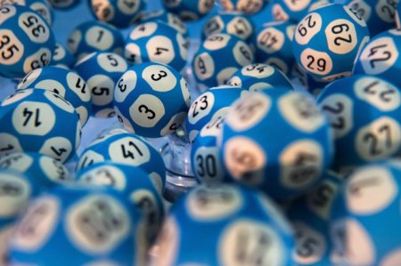 Un barbat care a crezut ca a castigat 340 de milioane de dolari da in judecata loteria din SUA