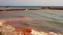 Fenomen rar pe litoralul romanesc: Marea Neagra a devenit rosie. Noaptea, <span style='background:#EDF514'>VALURILE</span> sunt fosforescente. Ce spun biologii – VIDEO
