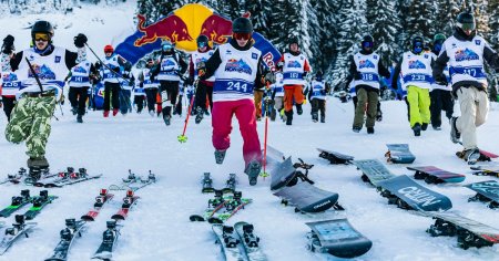 100 de schiori si snowboarderi s-au intrecut in weekend in cea mai trasnita competitie de pe partie, Red Bull Homerun