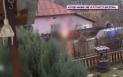 Trei baieti i-au dat foc unui barbat, in Valcea, ca sa se distreze. Fiica lui acuza politia ca a minimalizat situatia